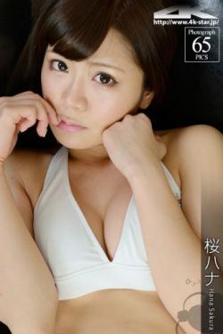 巨胸爆乳美女露双奶挤奶